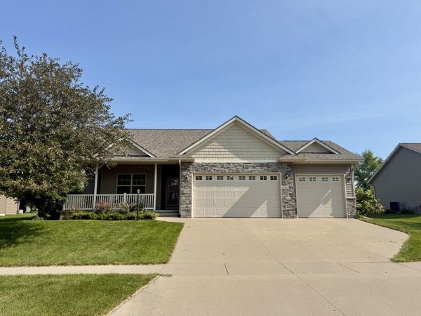 660 Berkshire Lane , North Liberty, IA 52317