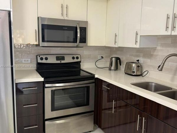 3680 N 56th Ave , Unit 823, Hollywood, FL 33021