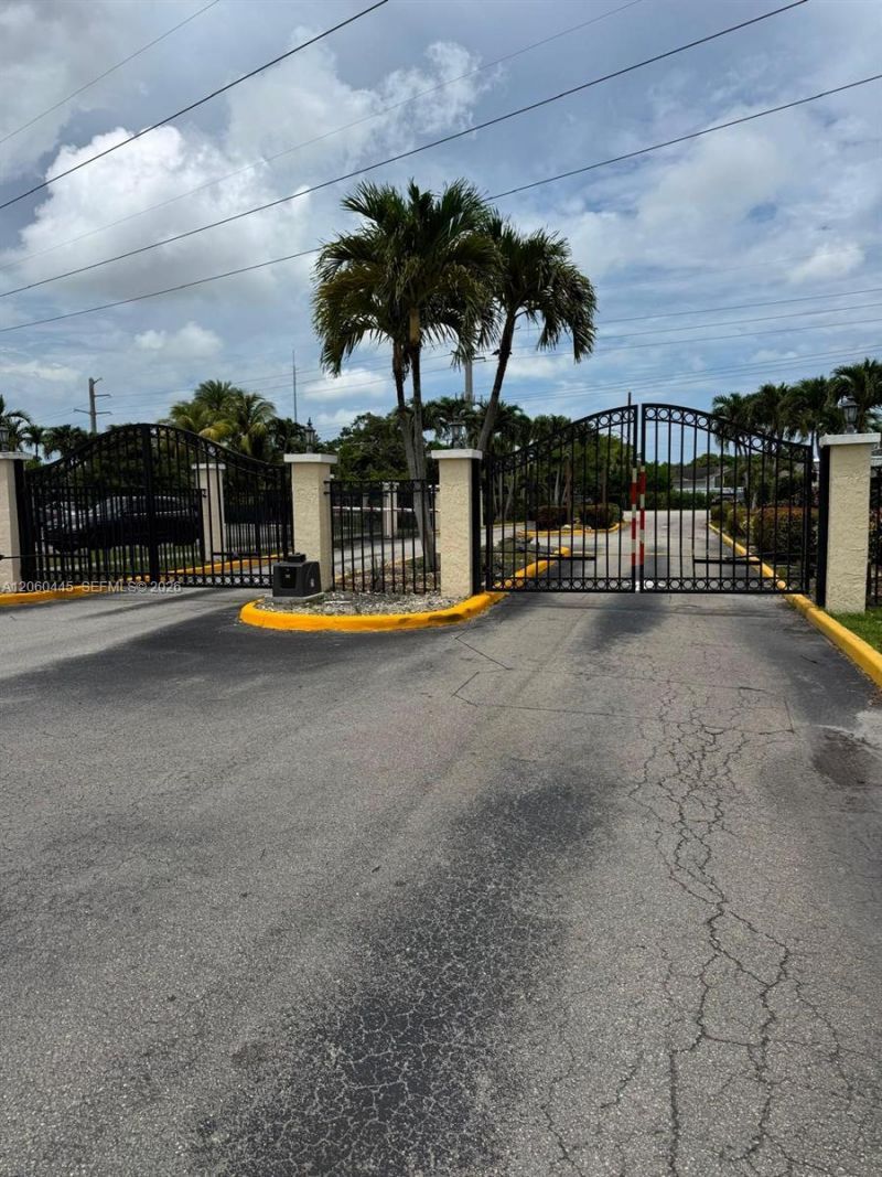 3680 N 56th Ave , Unit 823, Hollywood, FL 33021 Photo
