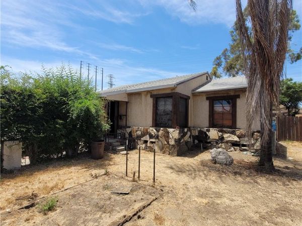 3773 Delta, Long Beach, CA 90810