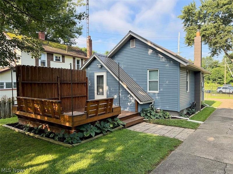 105 Pennsylvania Avenue, Minerva, OH 44695 Photo 2