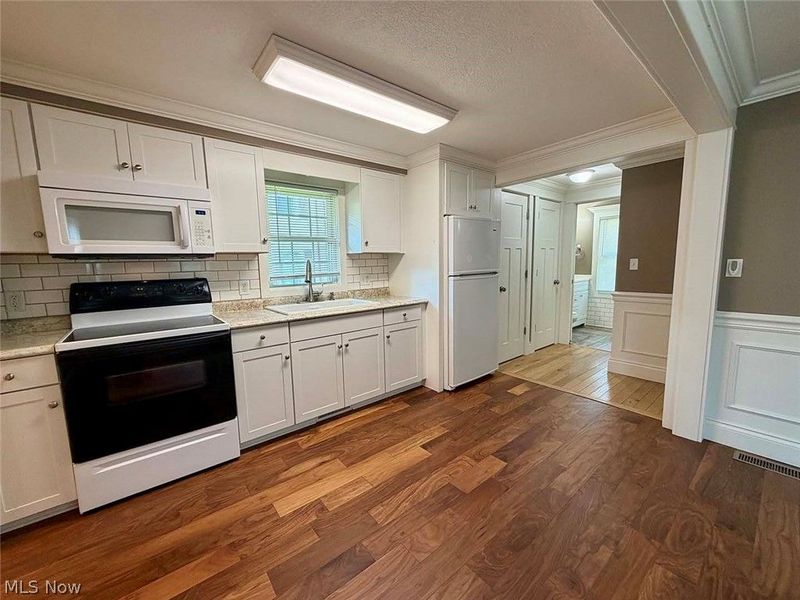 105 Pennsylvania Avenue, Minerva, OH 44695 Photo 4
