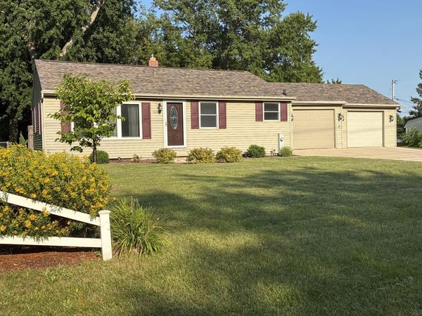 1309 Crestwood DRIVE, Green Bay, WI 54313