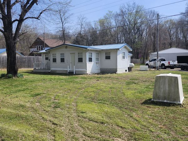 189 Leatherwood Lake Rd, Stewart, TN 37175