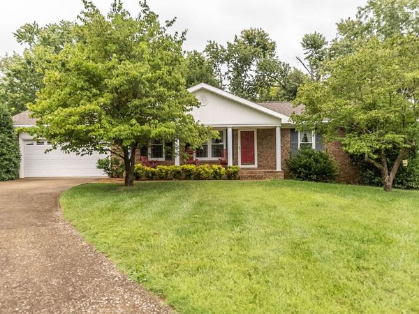 302 Springmont Dr , Hopkinsville, KY 42240