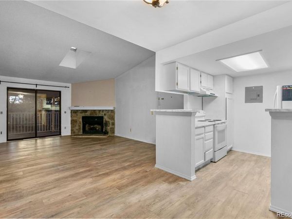 910 S Walden Street , Unit 206, Aurora, CO 80017