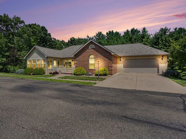 548 Edgehill Circle , Logan, OH 43138