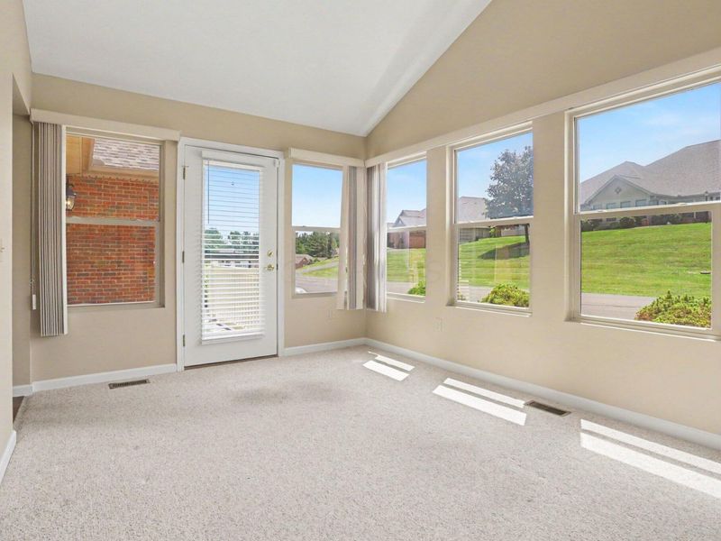 548 Edgehill Circle , Logan, OH 43138 Photo 11