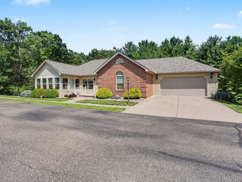 548 Edgehill Circle , Logan, OH 43138 Photo 2