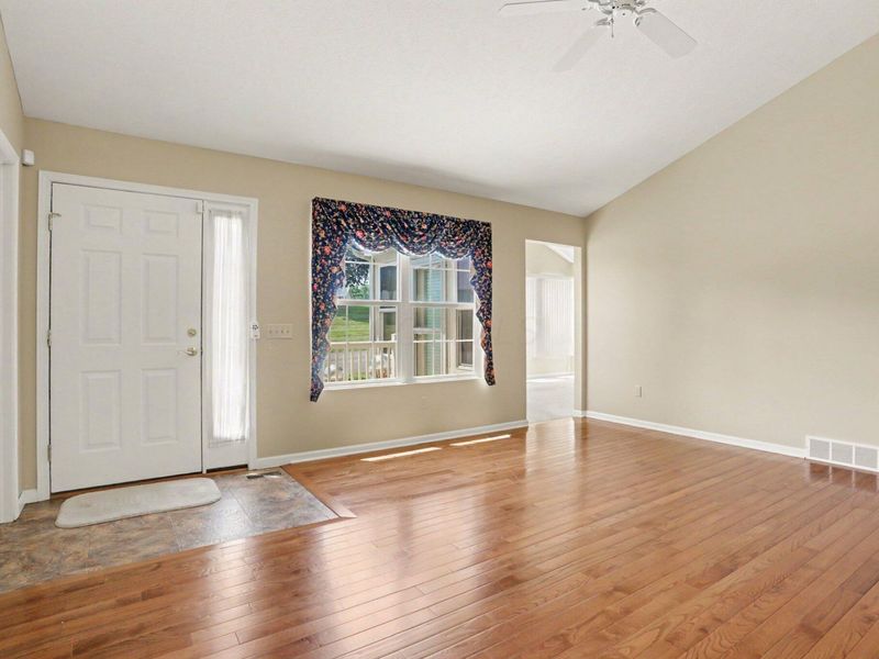 548 Edgehill Circle , Logan, OH 43138 Photo 4