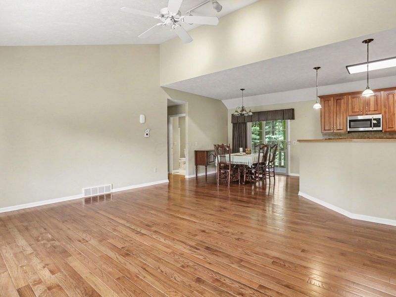 548 Edgehill Circle , Logan, OH 43138 Photo 5