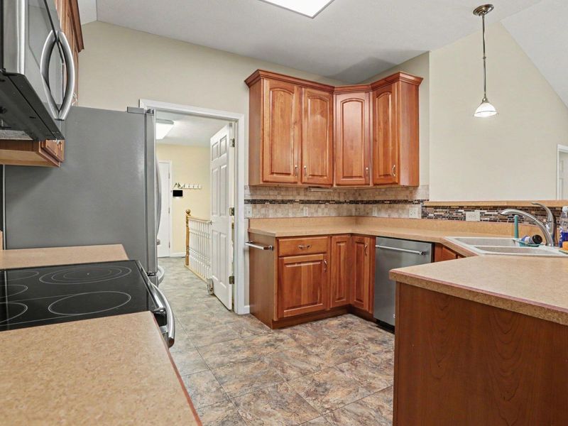 548 Edgehill Circle , Logan, OH 43138 Photo 9