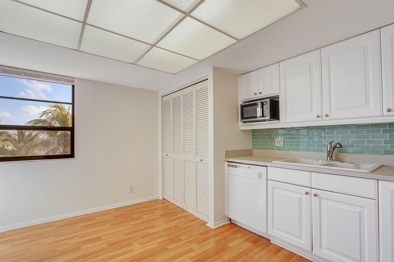 1036 Us Highway 1, Unit 224, North Palm Beach, FL 33408 Photo