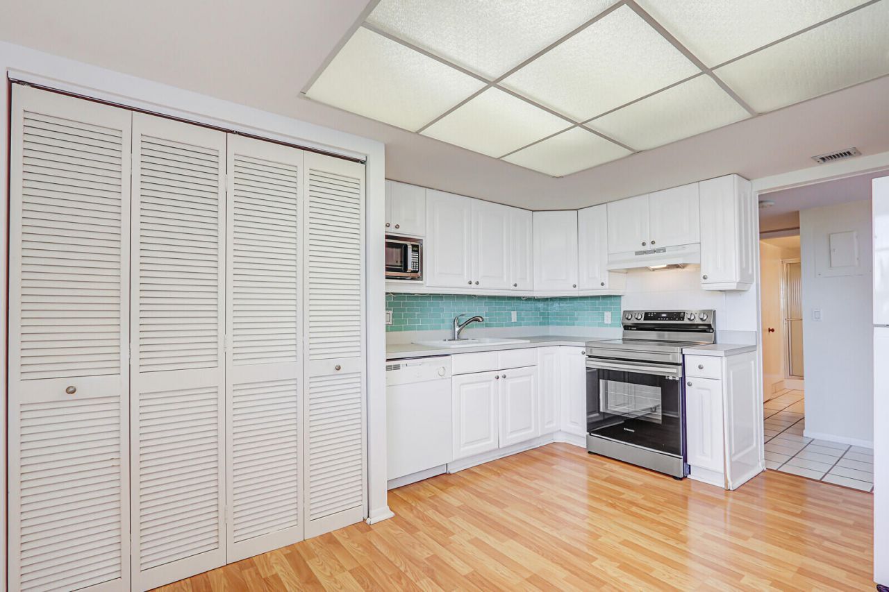 1036 Us Highway 1, Unit 224, North Palm Beach, FL 33408 Photo