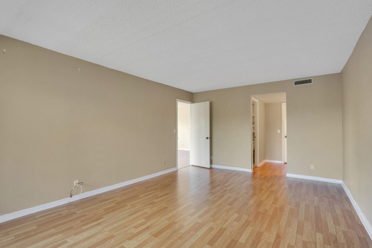1036 Us Highway 1, Unit 224, North Palm Beach, FL 33408 Photo