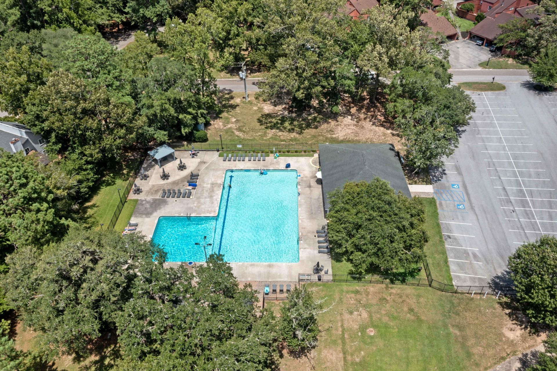 216 Runnymede Lane Photo 33