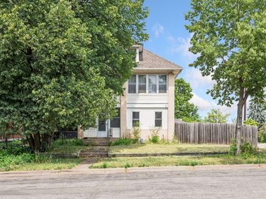 393 Geranium Avenue E, Saint Paul, MN 55130