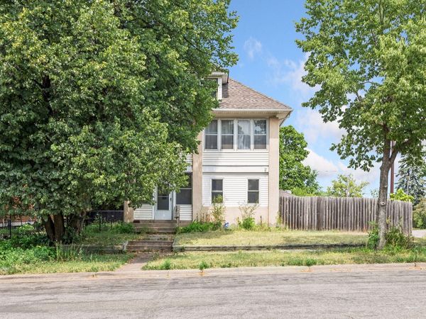 393 Geranium Avenue E, Saint Paul, MN 55130
