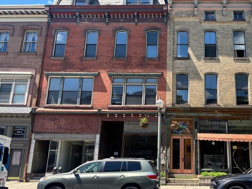 203 N Centre Street, Pottsville, PA 17901 Main Photo