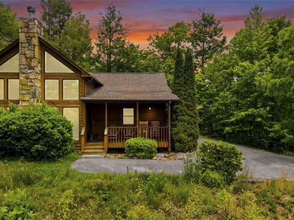 817 Sunshine Trail, Gatlinburg, TN 37738