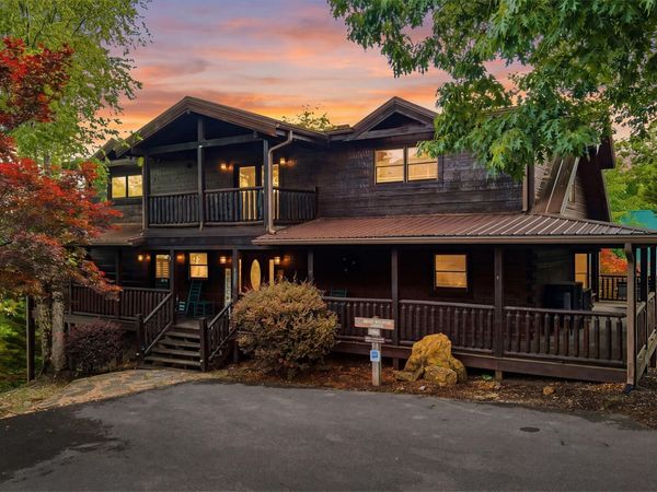 2906 Quiet Oak Way , Pigeon Forge, TN 37863