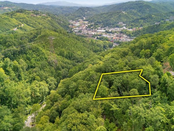 6 Ski Mtn Road, Unit 6, Gatlinburg, TN 37738