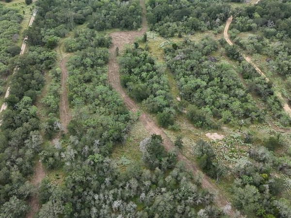 650 Coastal Lane, Luling, TX 78648
