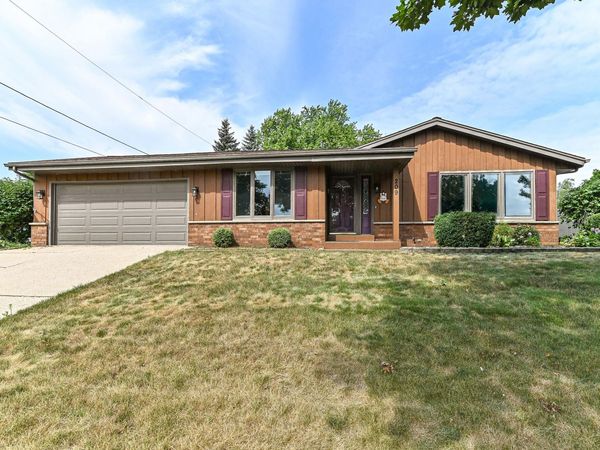 209 Parkview Dr, Burlington, WI 53105