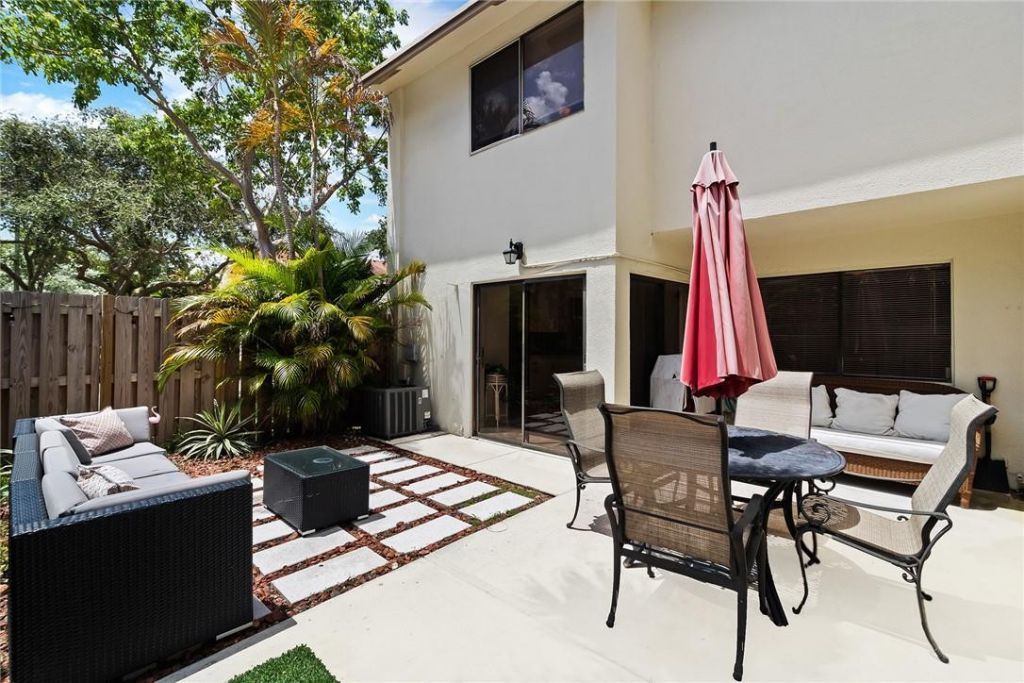 324 City View Drive, Fort Lauderdale, FL 33311 Photo
