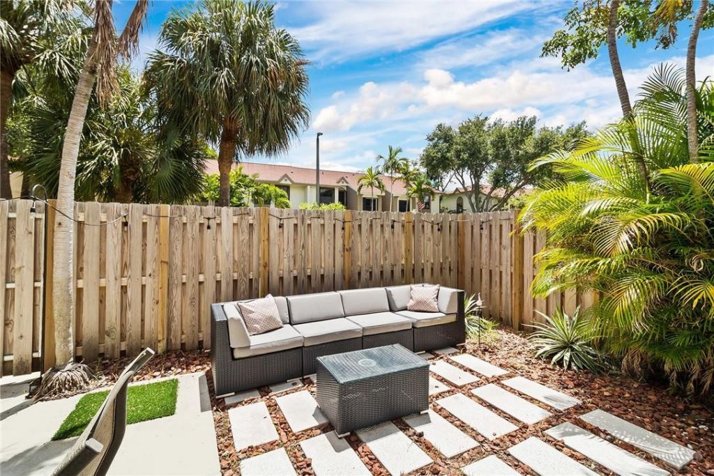 324 City View Drive, Fort Lauderdale, FL 33311 Photo