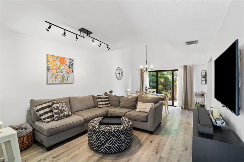 324 City View Drive, Fort Lauderdale, FL 33311 Photo