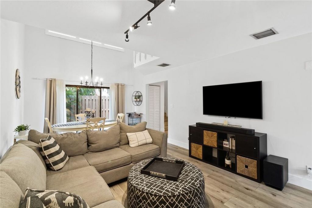324 City View Drive, Fort Lauderdale, FL 33311 Photo