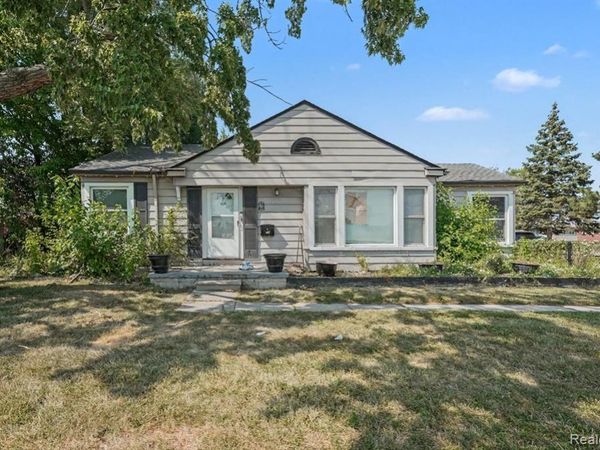 18553 E 10 Mile Road , Roseville, MI 48066