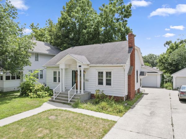 1220 Lincoln Way, Ames, IA 50010