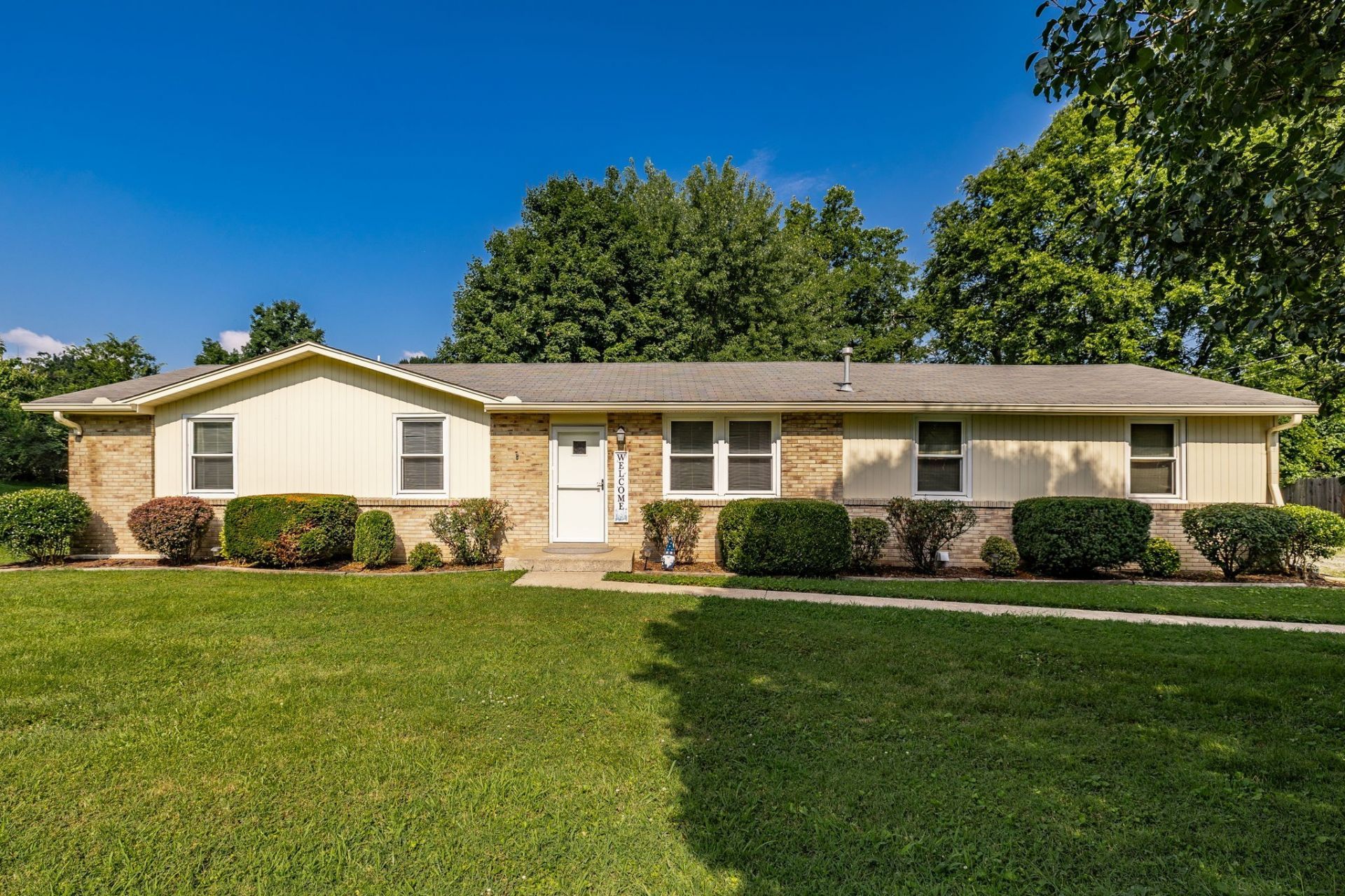 179 Gatone Dr , Hendersonville, TN 37075 Main Photo