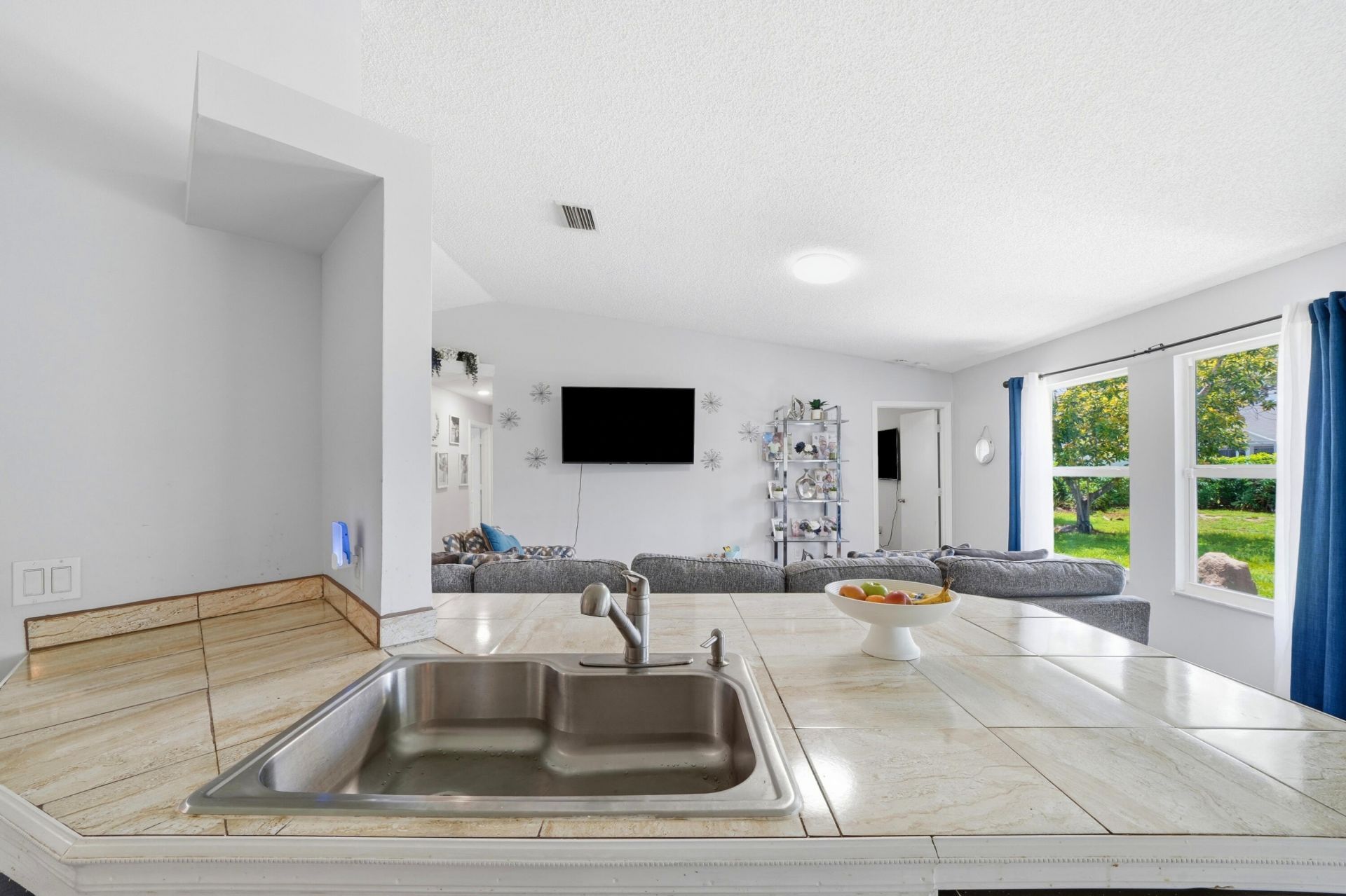 1074 SW Barbarosa Avenue Sw, Port Saint Lucie, FL 34953 Photo