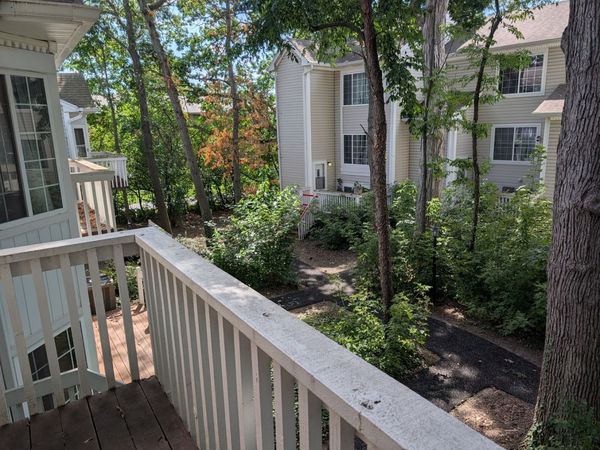 293 W Treehouse Lane, Round Lake, IL 60073