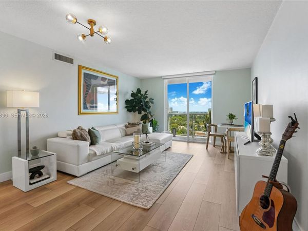 900 SW 8th St , Unit 1609, Miami, FL 33130