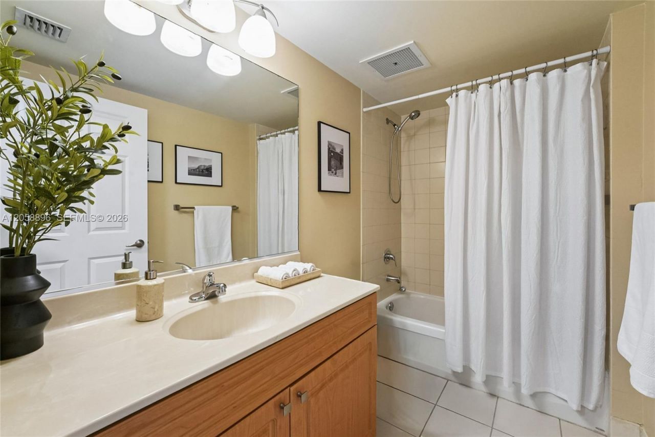 900 SW 8th St , Unit 1609, Miami, FL 33130 Photo