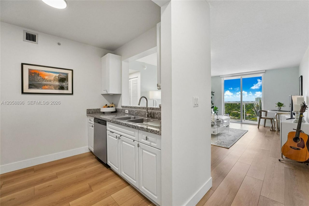 900 SW 8th St , Unit 1609, Miami, FL 33130 Photo