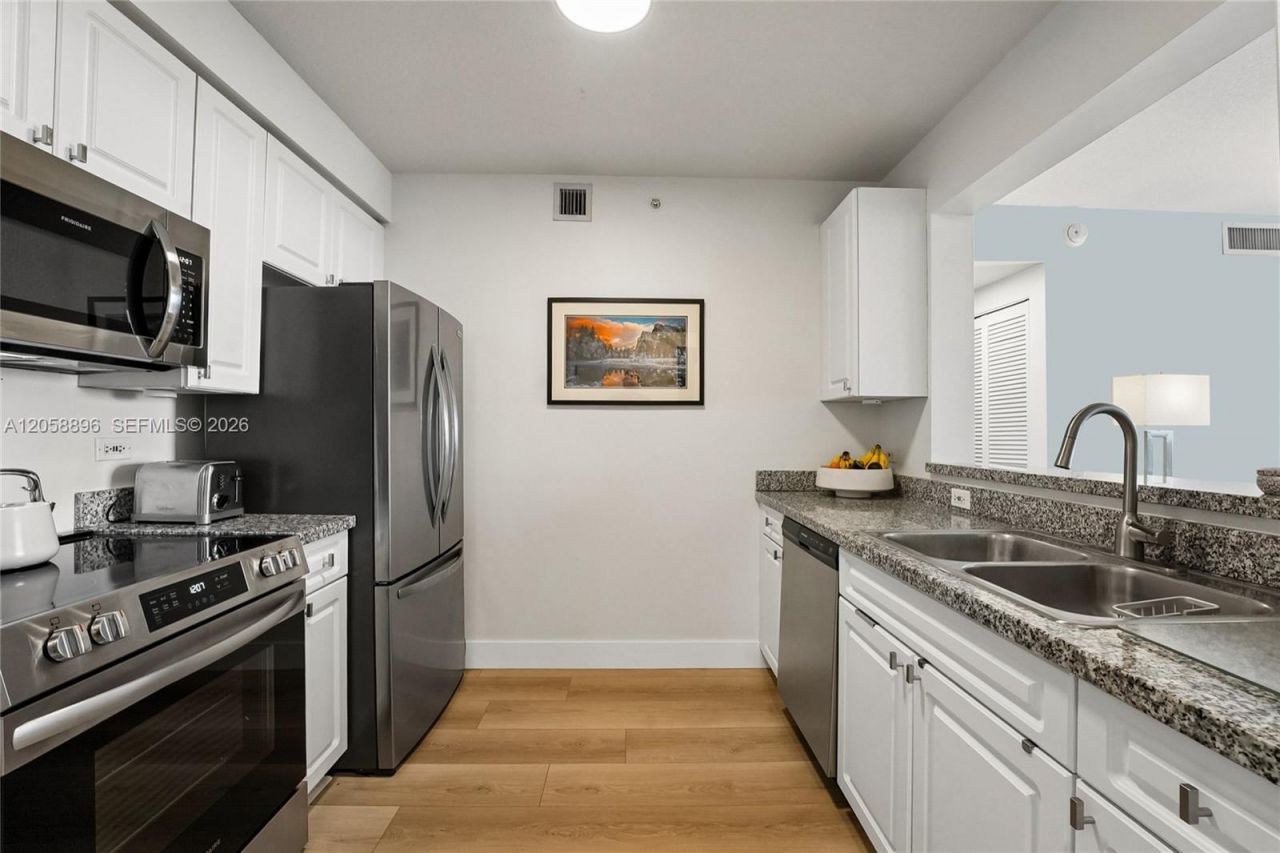 900 SW 8th St , Unit 1609, Miami, FL 33130 Photo