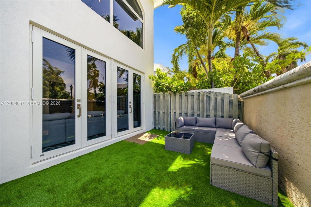 4027 194th Trl, Sunny Isles Beach, FL 33160 Photo