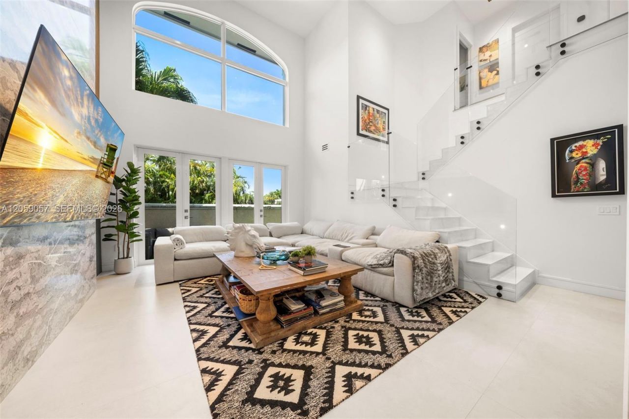 4027 194th Trl, Sunny Isles Beach, FL 33160 Photo