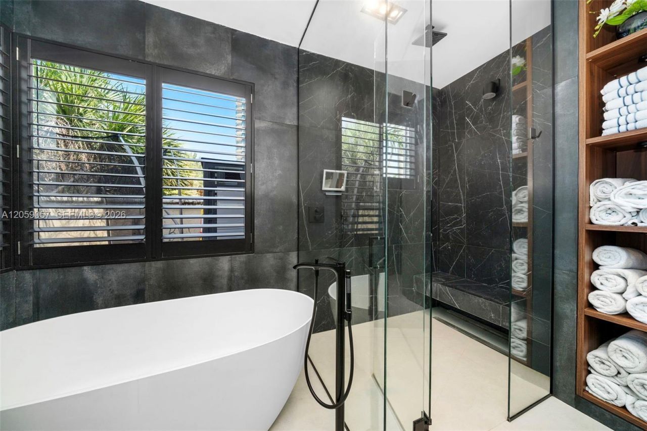 4027 194th Trl, Sunny Isles Beach, FL 33160 Photo