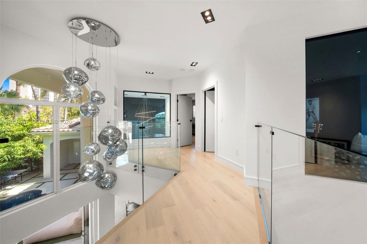 4027 194th Trl, Sunny Isles Beach, FL 33160 Photo