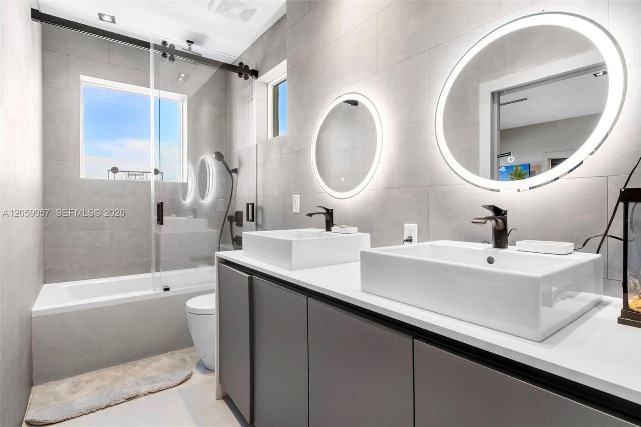 4027 194th Trl, Sunny Isles Beach, FL 33160 Photo