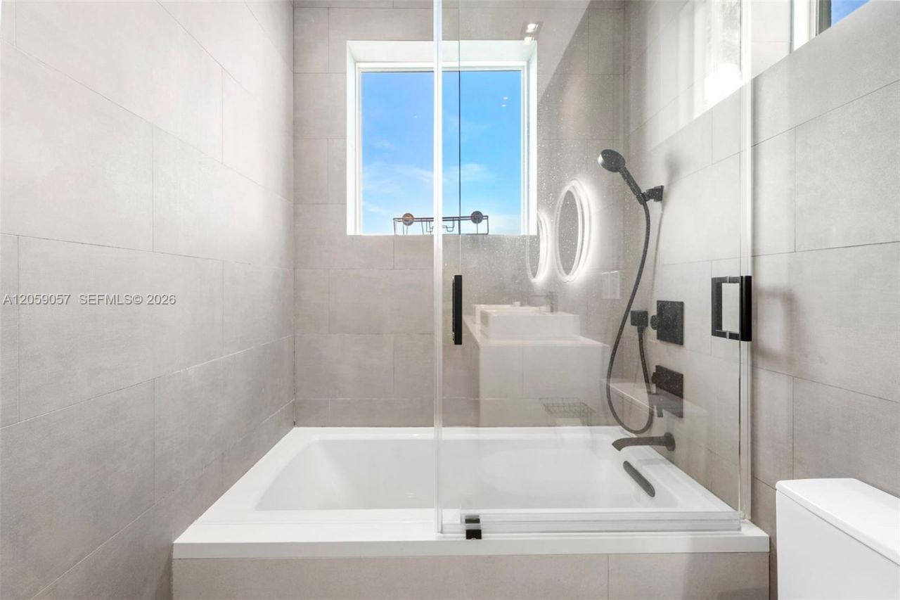4027 194th Trl, Sunny Isles Beach, FL 33160 Photo