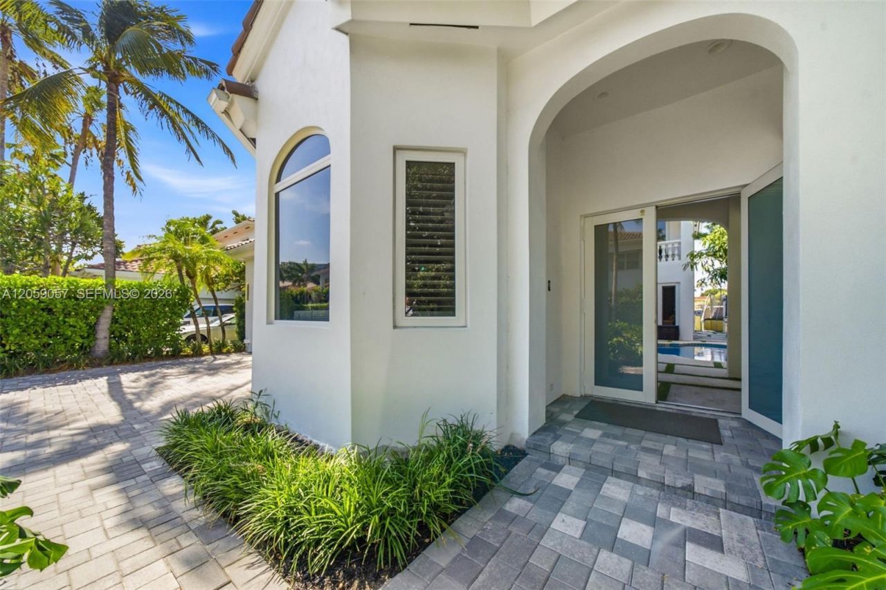 4027 194th Trl, Sunny Isles Beach, FL 33160 Photo