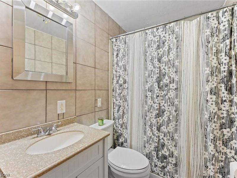944 Mcdonald Avenue , Mc Donald, OH 44437 Photo 11
