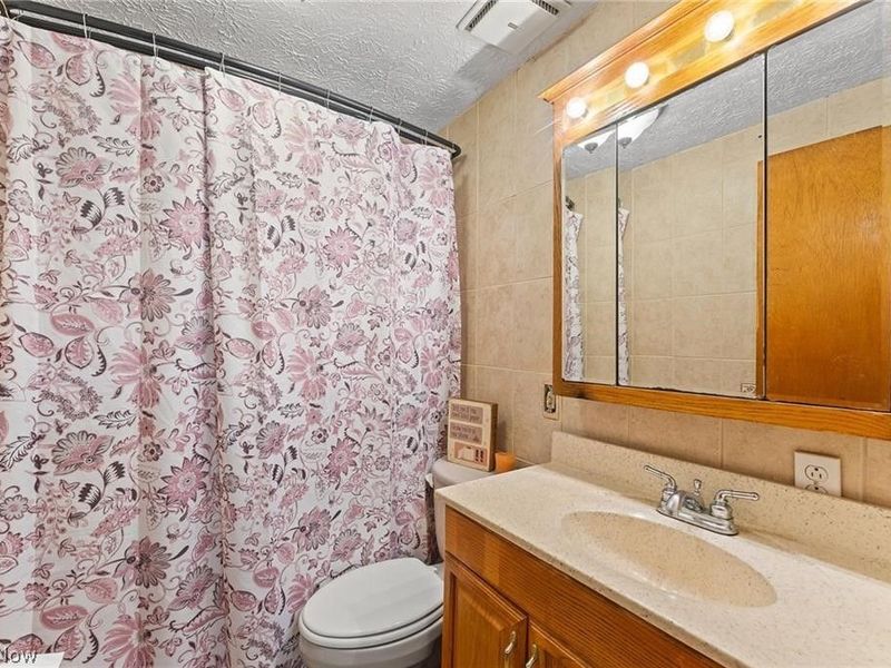 944 Mcdonald Avenue , Mc Donald, OH 44437 Photo 13